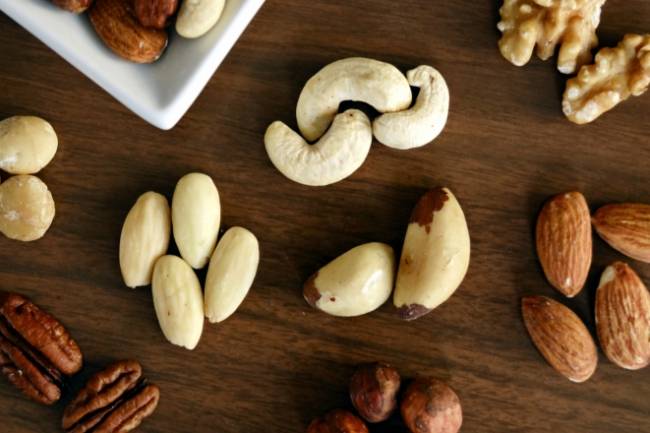 The Health Benefits of  Eating Nuts